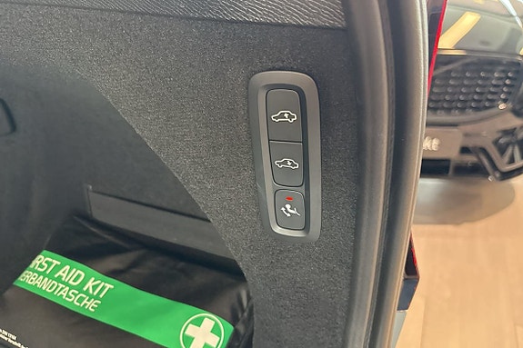 Volvo XC90 14 of 30
