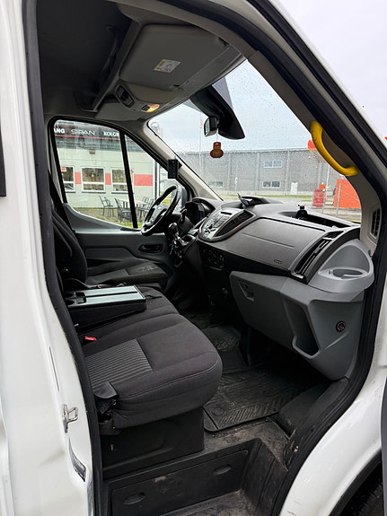 Ford Transit 9 of 9