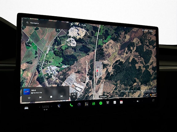 Tesla Model S 18 of 30