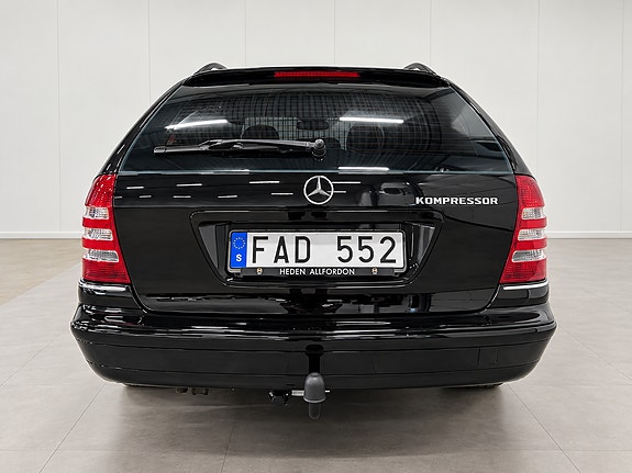 Mercedes-Benz C180 2 of 9