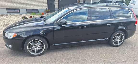 Volvo V70 3 of 5