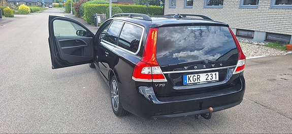 Volvo V70 2 of 5