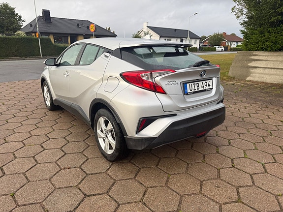 Toyota C-HR 7 of 14
