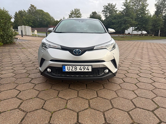 Toyota C-HR 2 of 14