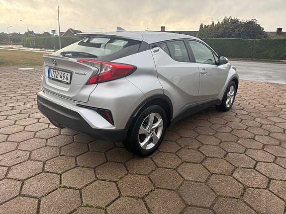 Toyota C-HR 5 of 14