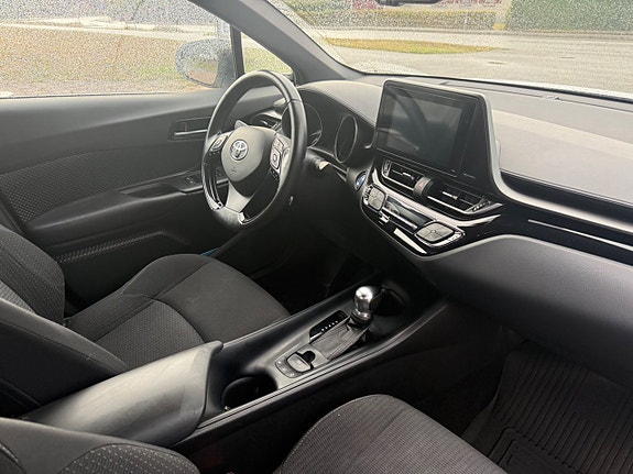 Toyota C-HR 12 of 14