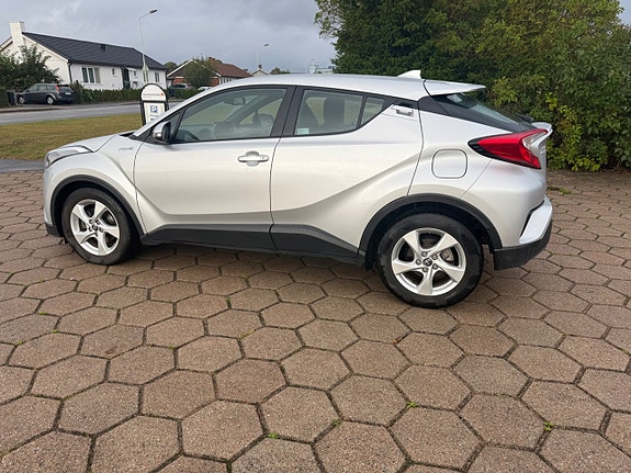 Toyota C-HR 8 of 14