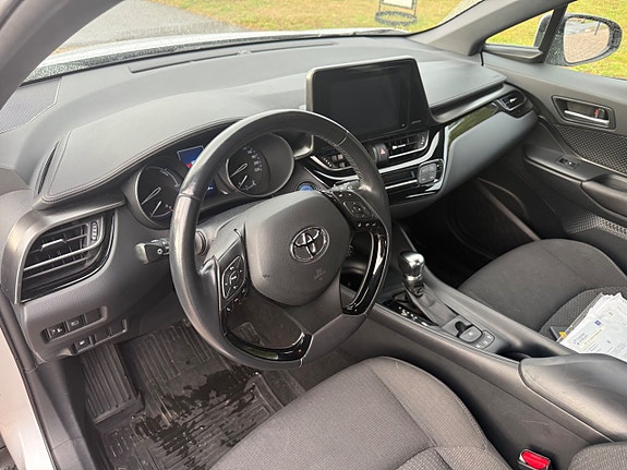 Toyota C-HR 11 of 14