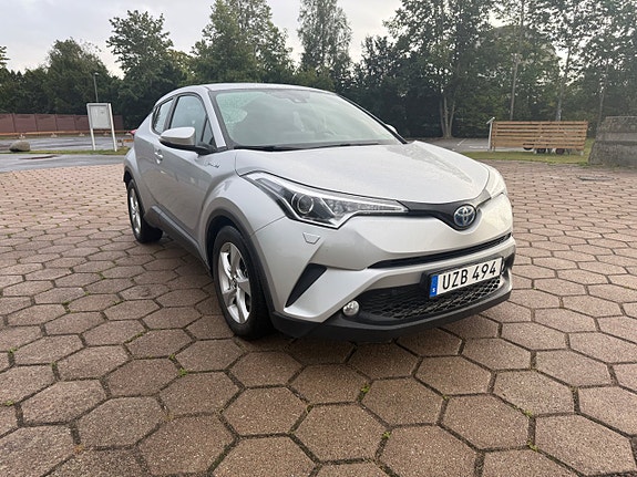 Toyota C-HR 3 of 14