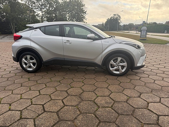 Toyota C-HR 4 of 14
