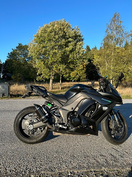 Kawasaki Ninja Z1000SX 2 of 4