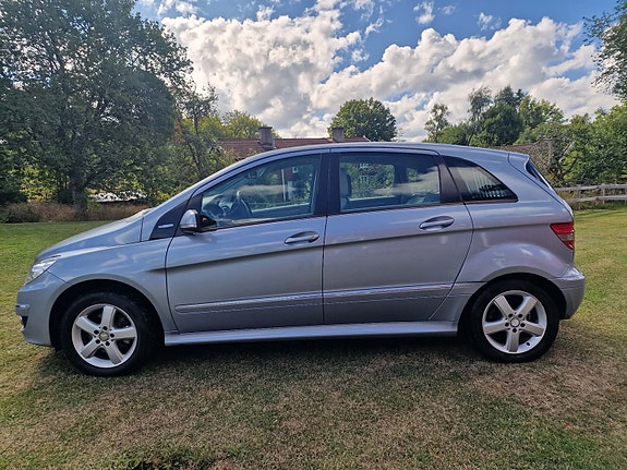 Mercedes-Benz B170 2 of 7