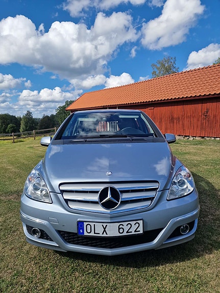 Mercedes-Benz B170 3 of 7