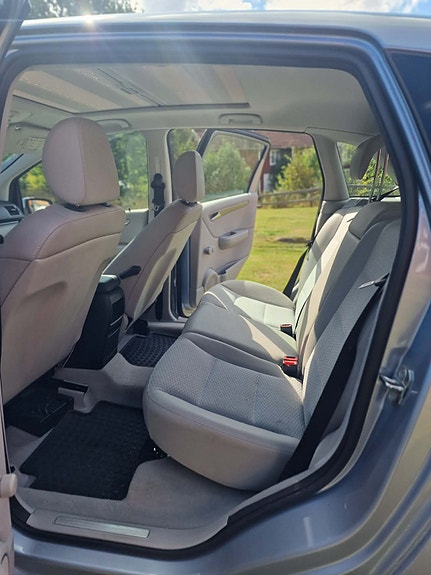 Mercedes-Benz B170 4 of 7