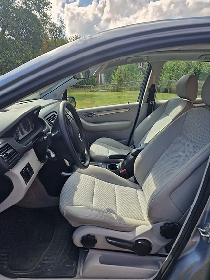 Mercedes-Benz B170 6 of 7