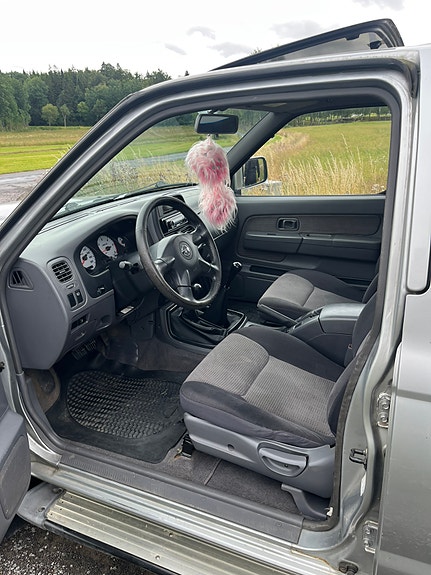 Nissan King Cab 3 of 4