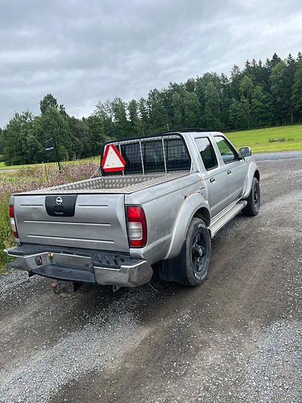 Nissan King Cab 2 of 4