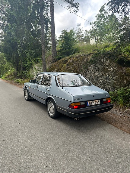 Saab 900 2 of 6