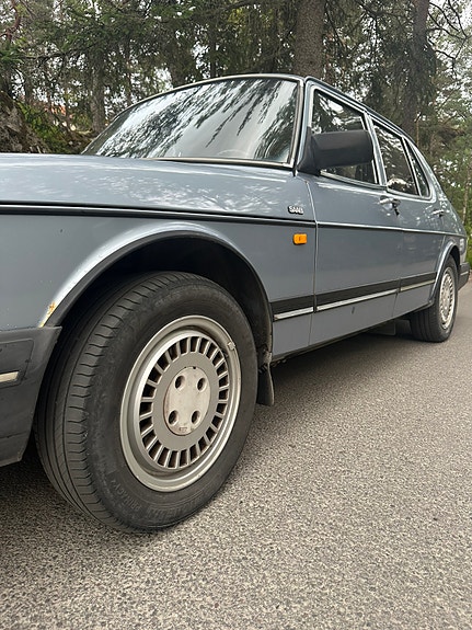 Saab 900 3 of 6