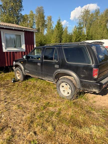Chevrolet Blazer 2 of 4