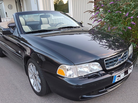 Volvo C70 2 of 6
