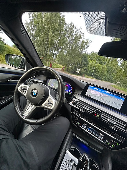 BMW M550i 13 of 14