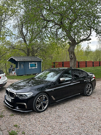 BMW M550i 4 of 14