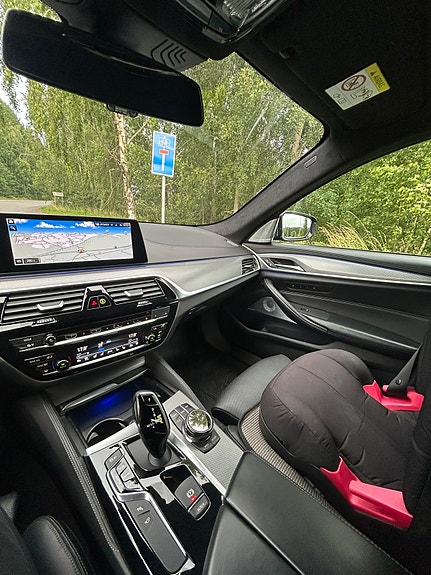 BMW M550i 14 of 14