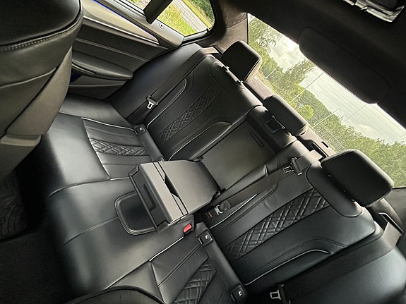 BMW M550i 12 of 14