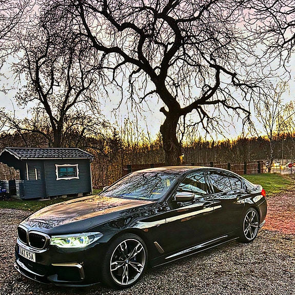 BMW M550i 2 of 14