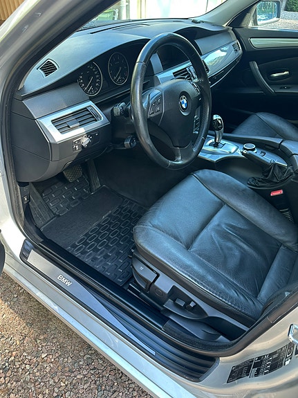 BMW 523i 5 of 8