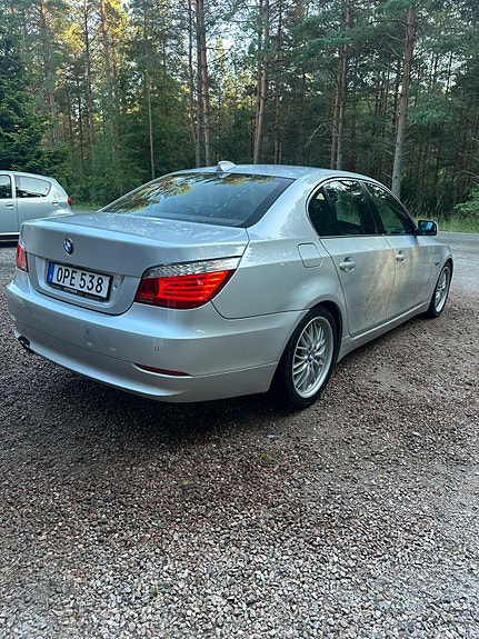 BMW 523i 4 of 8