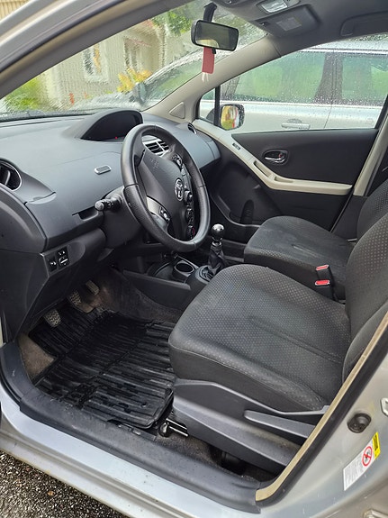 Toyota Yaris 4 of 4