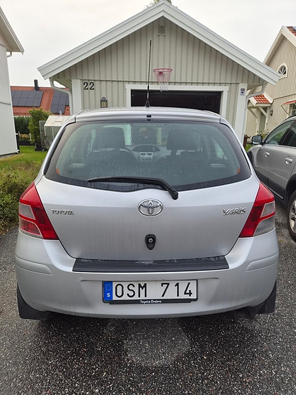 Toyota Yaris 2 of 4