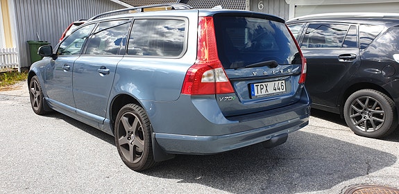 Volvo V70 3 of 7