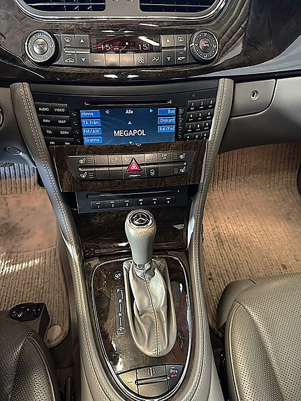Mercedes-Benz CLS500 8 of 11
