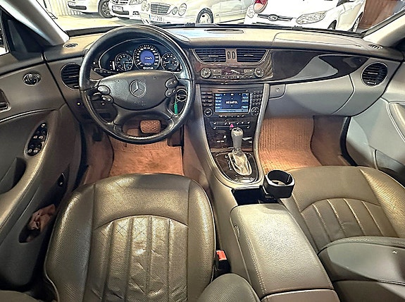 Mercedes-Benz CLS500 5 of 11