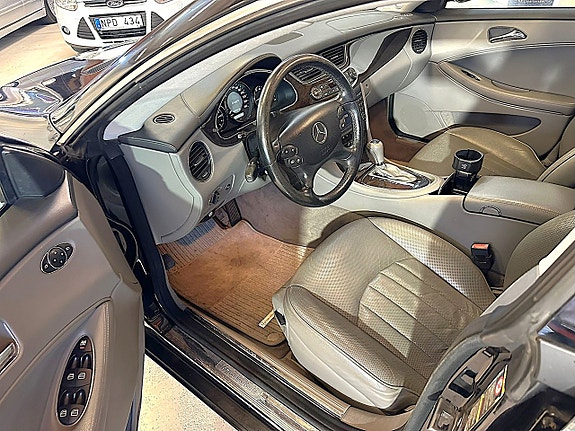 Mercedes-Benz CLS500 6 of 11