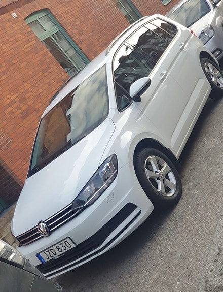 Volkswagen Touran 3 of 6