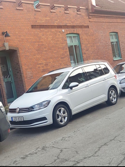 Volkswagen Touran 4 of 6