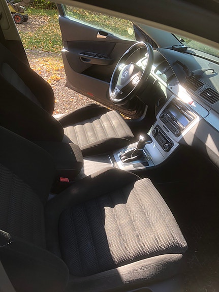 Volkswagen Passat 2 of 6