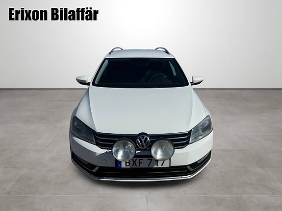 Volkswagen Passat 4 of 30