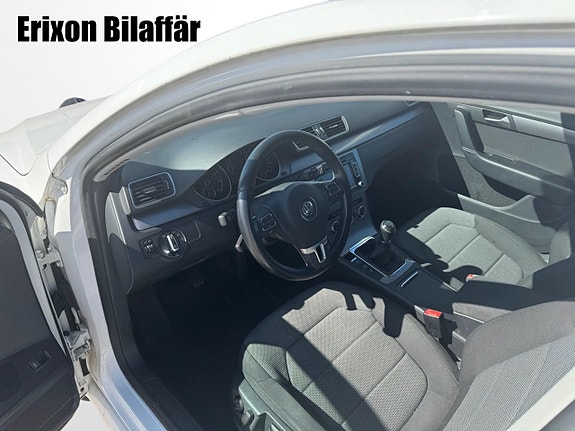 Volkswagen Passat 18 of 30