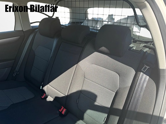 Volkswagen Passat 22 of 30