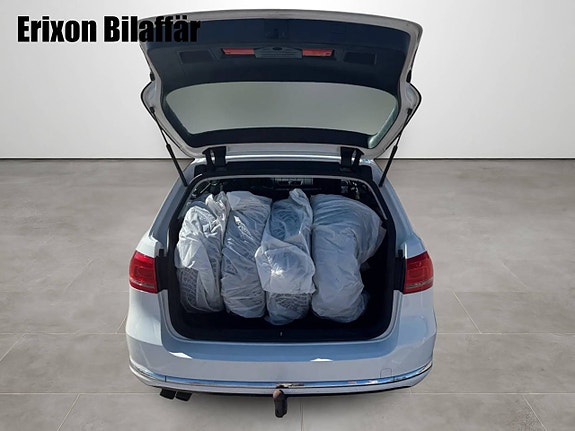 Volkswagen Passat 13 of 30