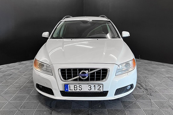 Volvo V70 4 of 18