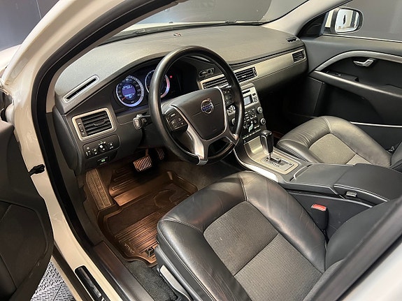 Volvo V70 11 of 18