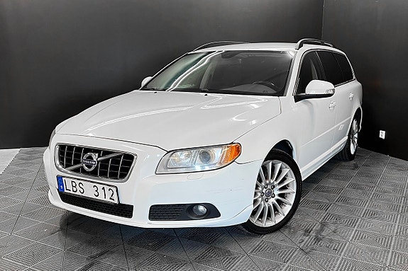 Volvo V70 2 of 18