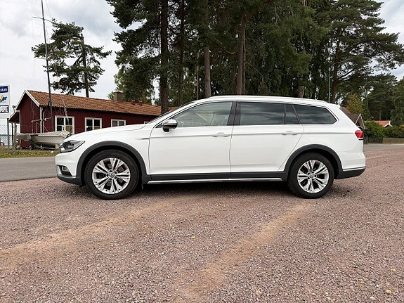 Volkswagen Passat Alltrack 4 of 23