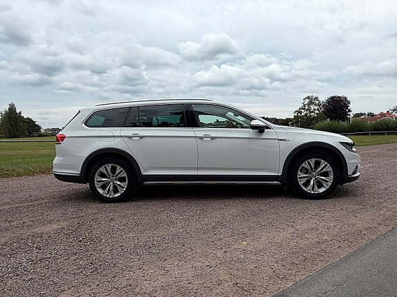 Volkswagen Passat Alltrack 7 of 23